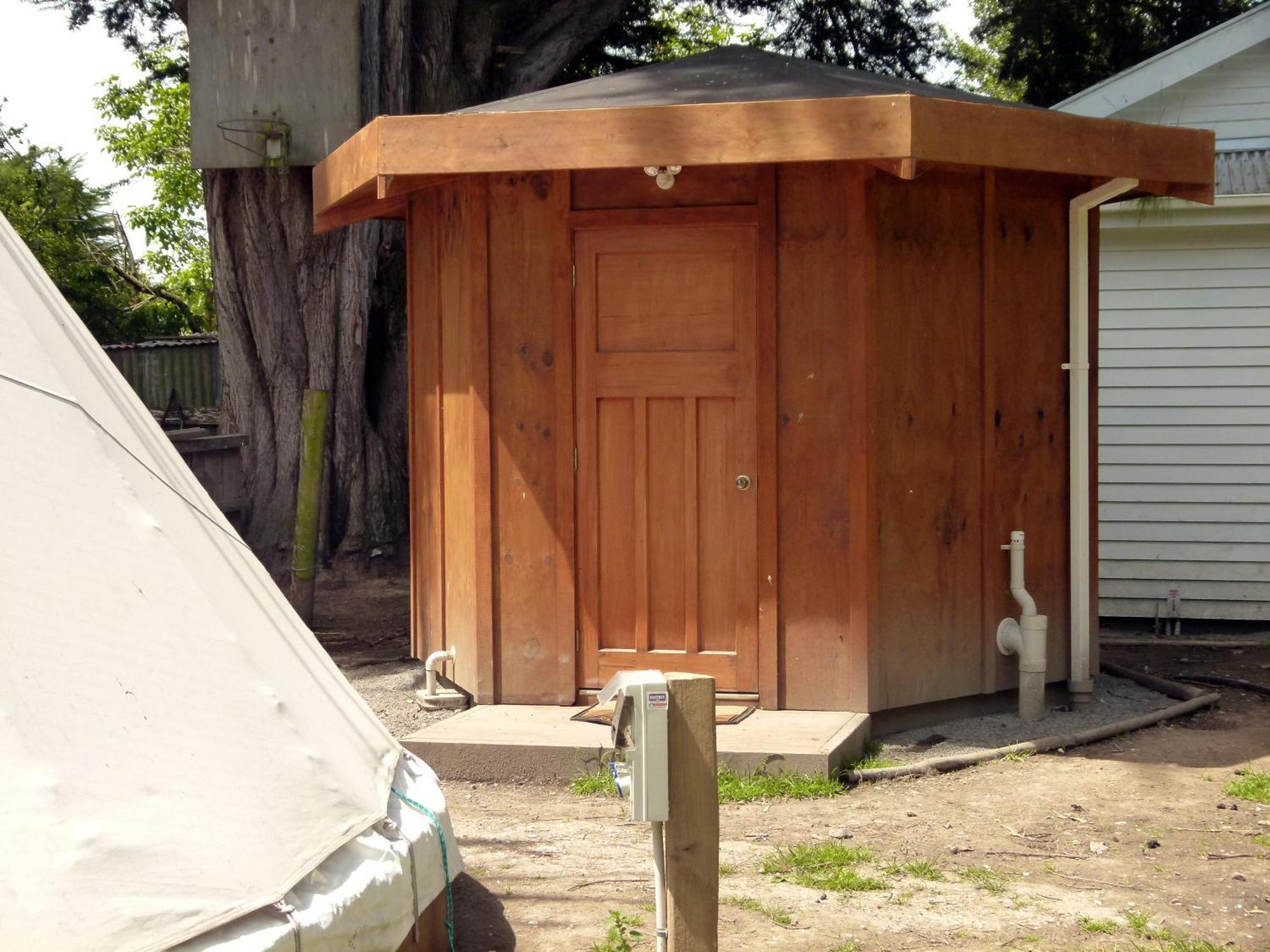 Wacky Stays - Unique Farm-Stay Glamping Rentals, Free Animal Feeding Tours Кайкура Екстериор снимка