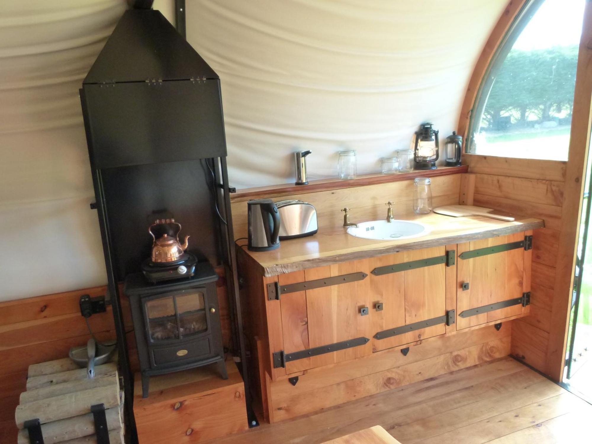 Wacky Stays - Unique Farm-Stay Glamping Rentals, Free Animal Feeding Tours Кайкура Екстериор снимка