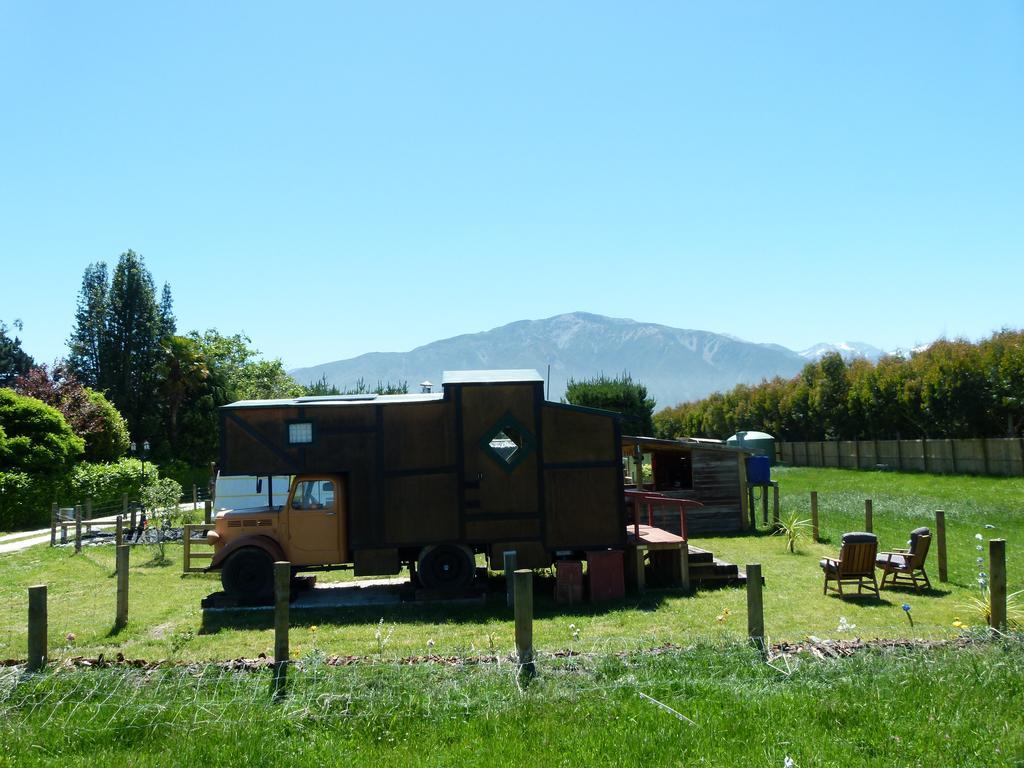 Wacky Stays - Unique Farm-Stay Glamping Rentals, Free Animal Feeding Tours Кайкура Стая снимка