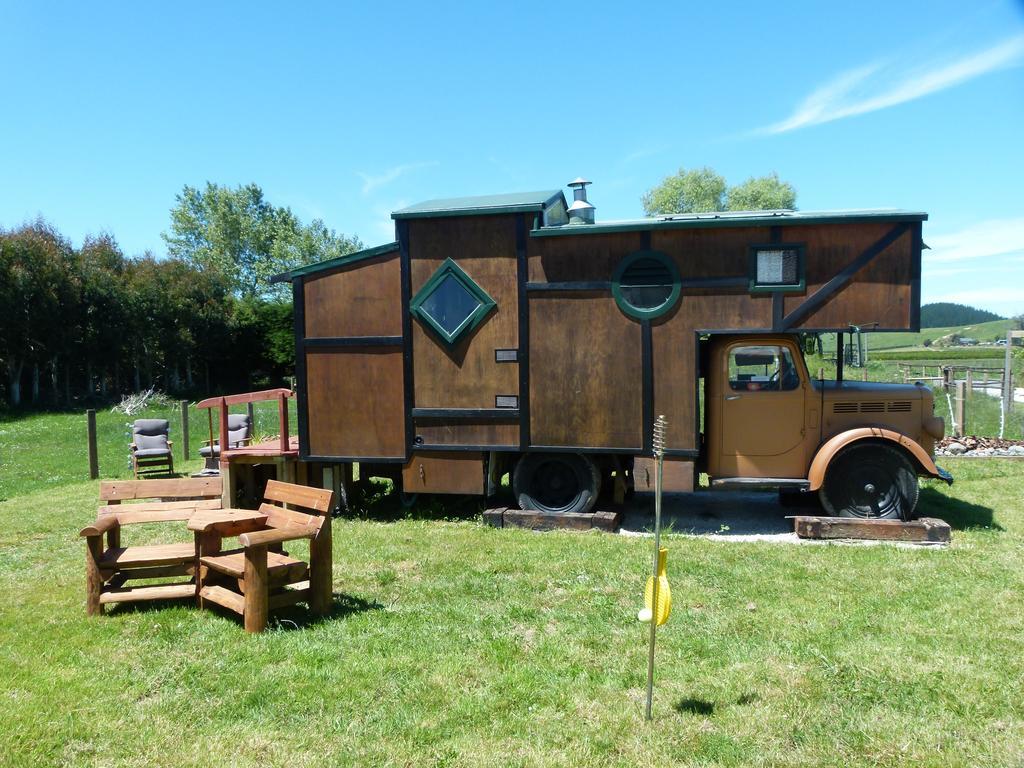 Wacky Stays - Unique Farm-Stay Glamping Rentals, Free Animal Feeding Tours Кайкура Стая снимка