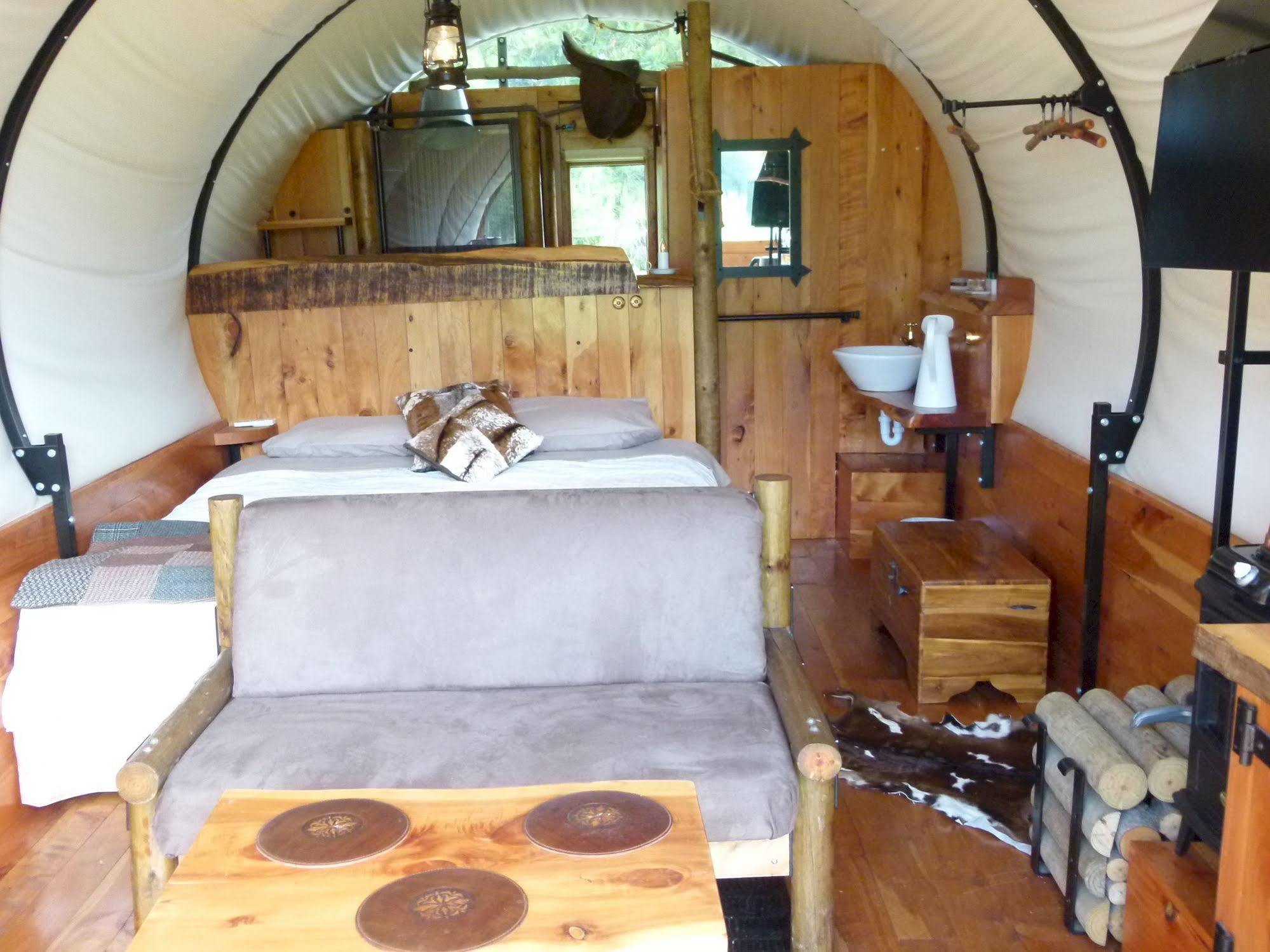 Wacky Stays - Unique Farm-Stay Glamping Rentals, Free Animal Feeding Tours Кайкура Екстериор снимка