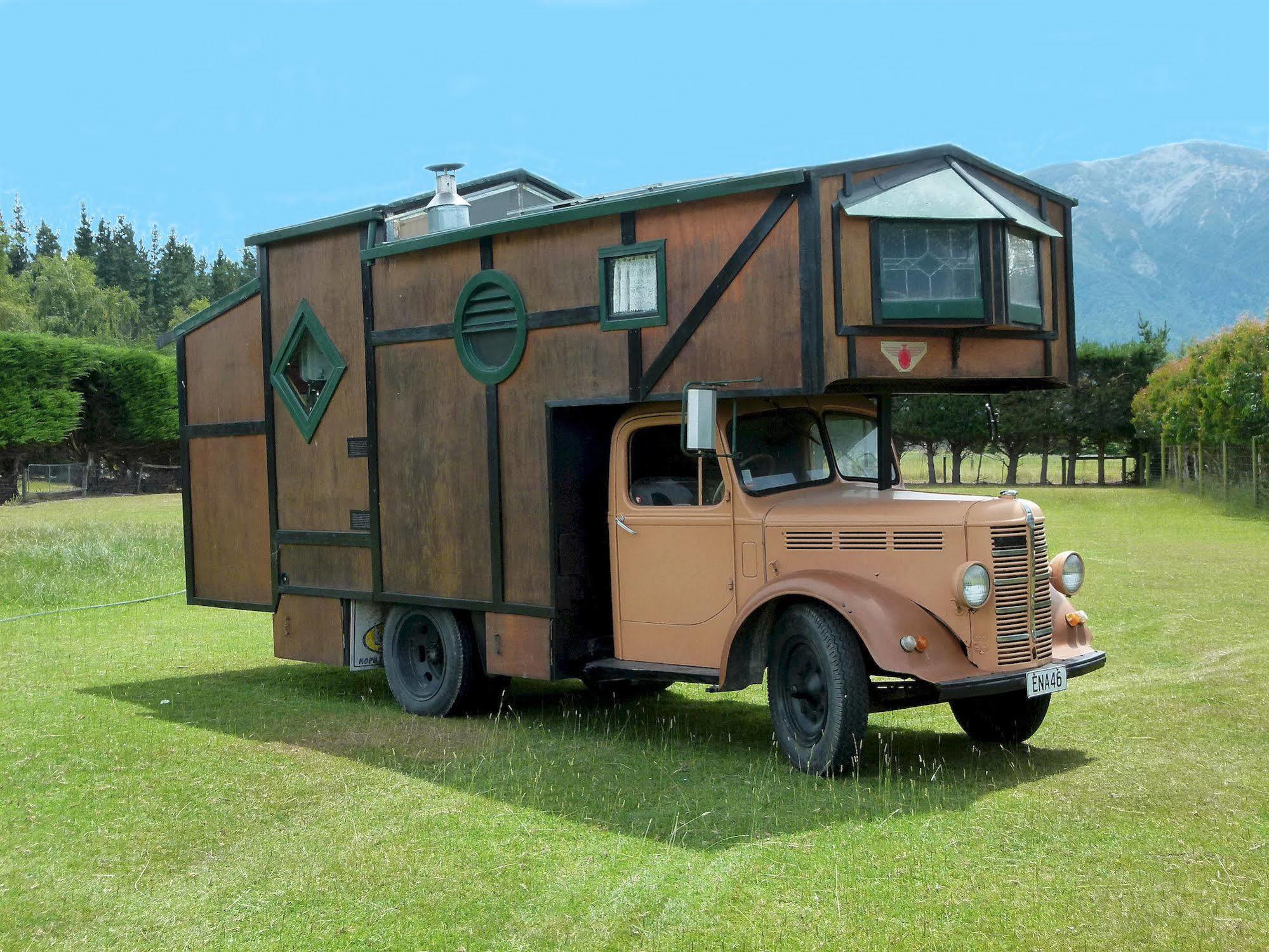 Wacky Stays - Unique Farm-Stay Glamping Rentals, Free Animal Feeding Tours Кайкура Екстериор снимка