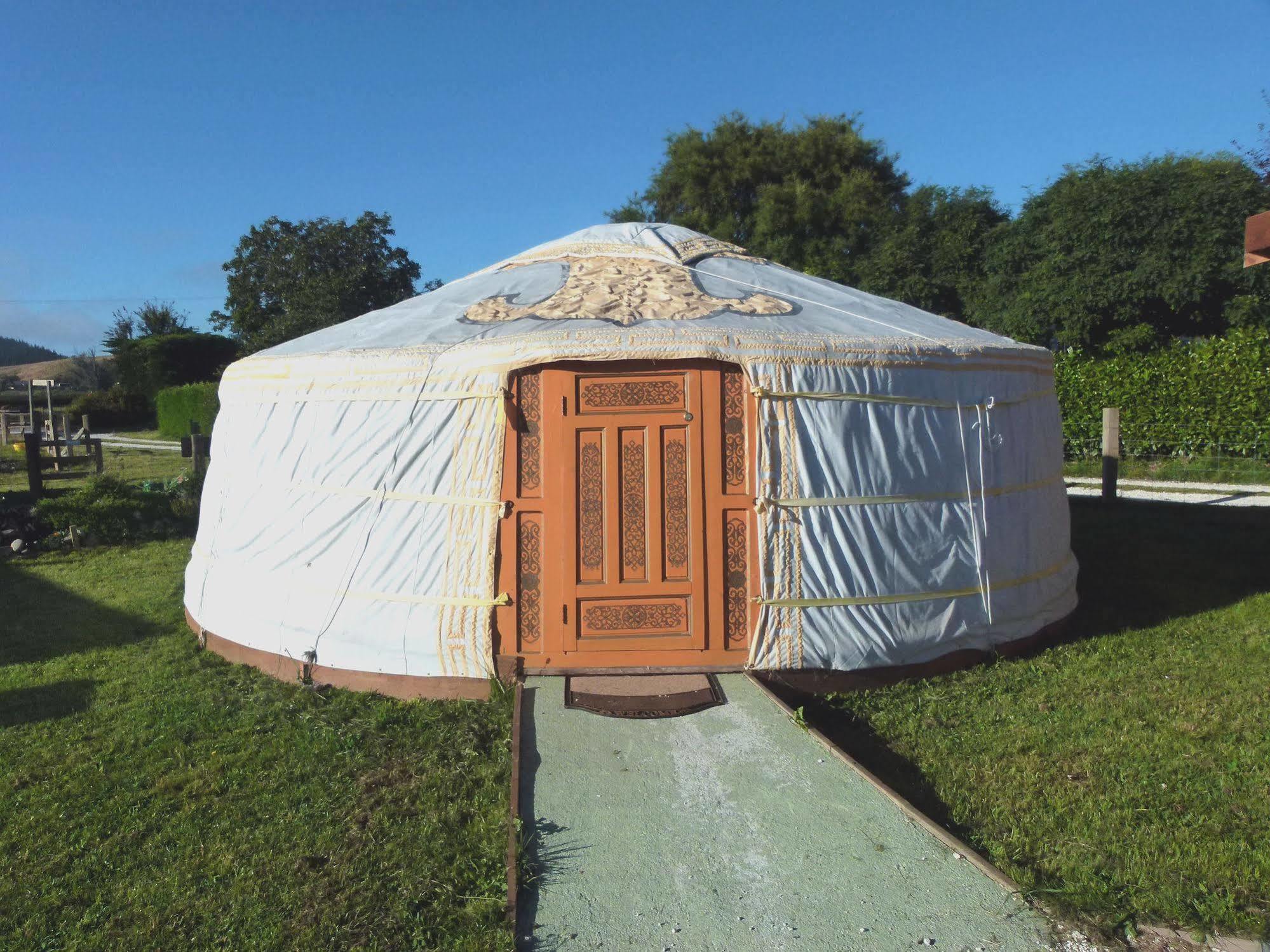 Wacky Stays - Unique Farm-Stay Glamping Rentals, Free Animal Feeding Tours Кайкура Екстериор снимка