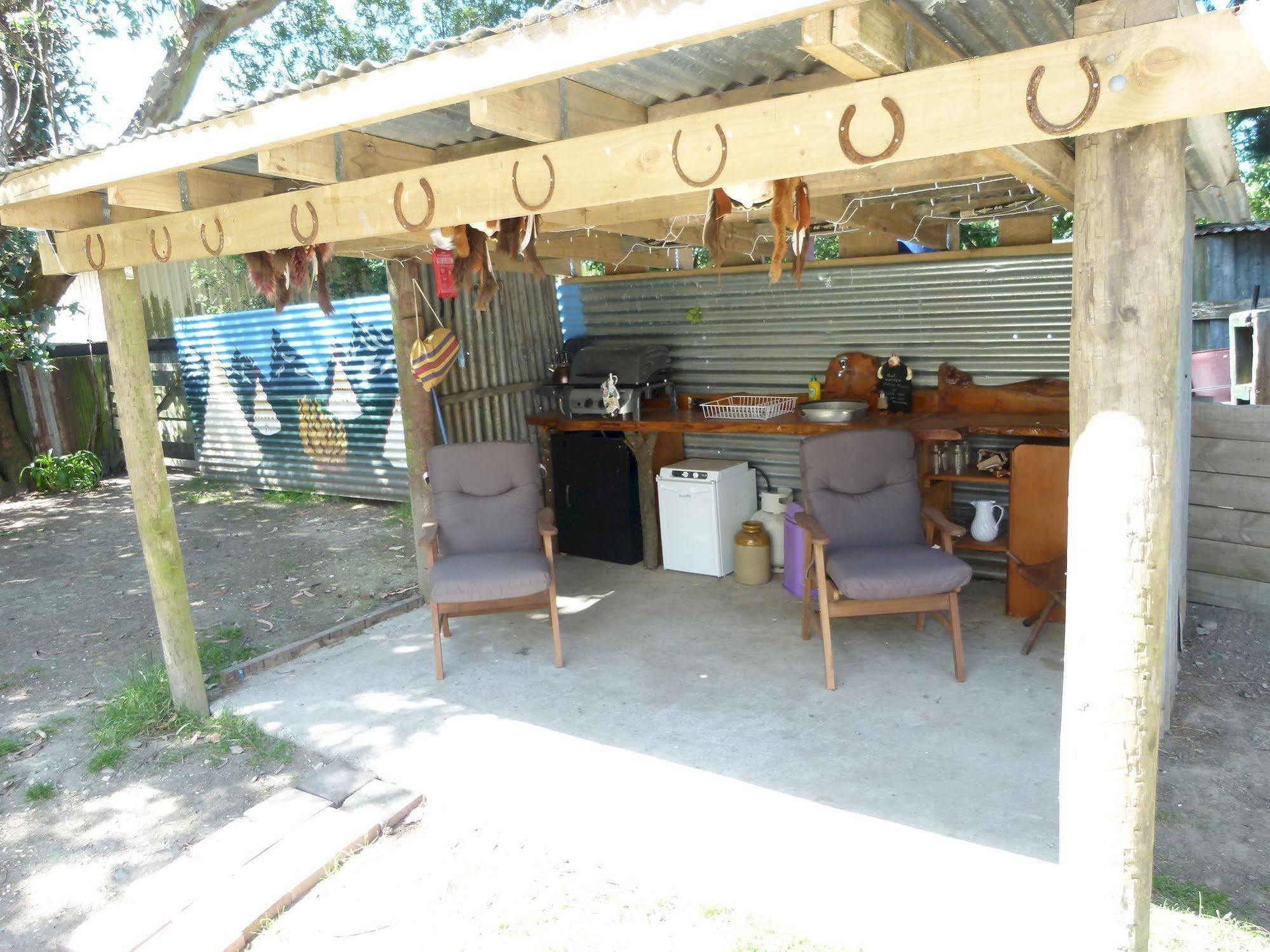 Wacky Stays - Unique Farm-Stay Glamping Rentals, Free Animal Feeding Tours Кайкура Екстериор снимка