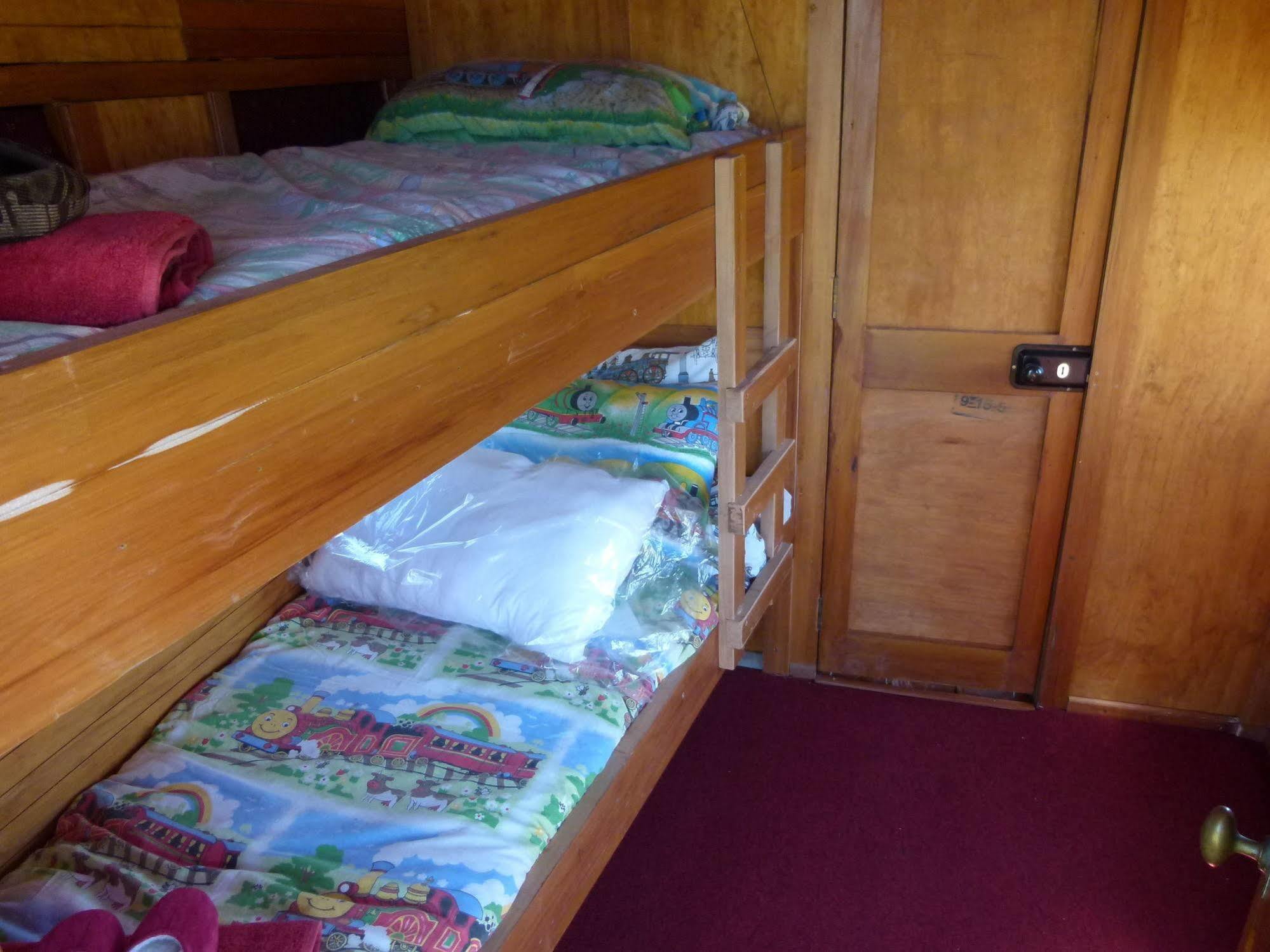 Wacky Stays - Unique Farm-Stay Glamping Rentals, Free Animal Feeding Tours Кайкура Екстериор снимка